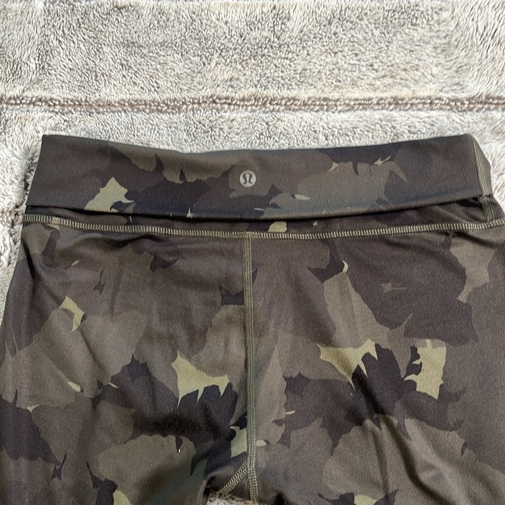Lululemon Cropped Camo High Waisted Leggings - Picture 3 of 3